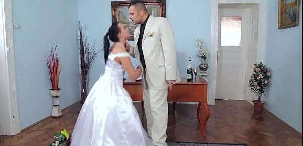  Chubby bride tormented after wedding